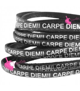 Cordoncino Pelle 5 mm con scritta Carpe Diem Argento colore Nero