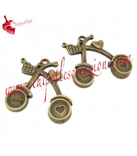 Ciondolo Bicicletta 33x34 mm con Scritta Love e Cuore colore Bronzo Antico